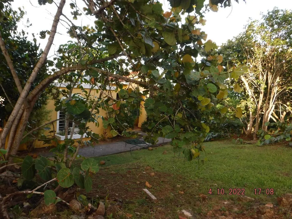 Casa de Férias The Yellow House: Fully Equipped, Spectacular Beach View Vila Manati
