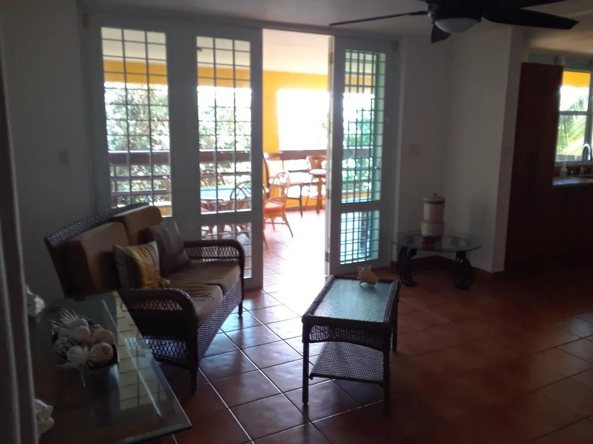 Casa de Férias The Yellow House: Fully Equipped, Spectacular Beach View Vila Manati Porto Rico