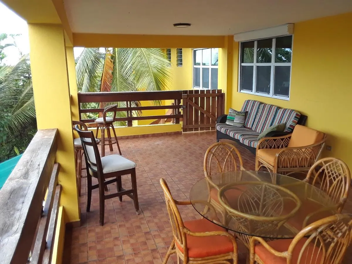 The Yellow House: Fully Equipped, Spectacular Beach View Vila Manati Casa de Férias