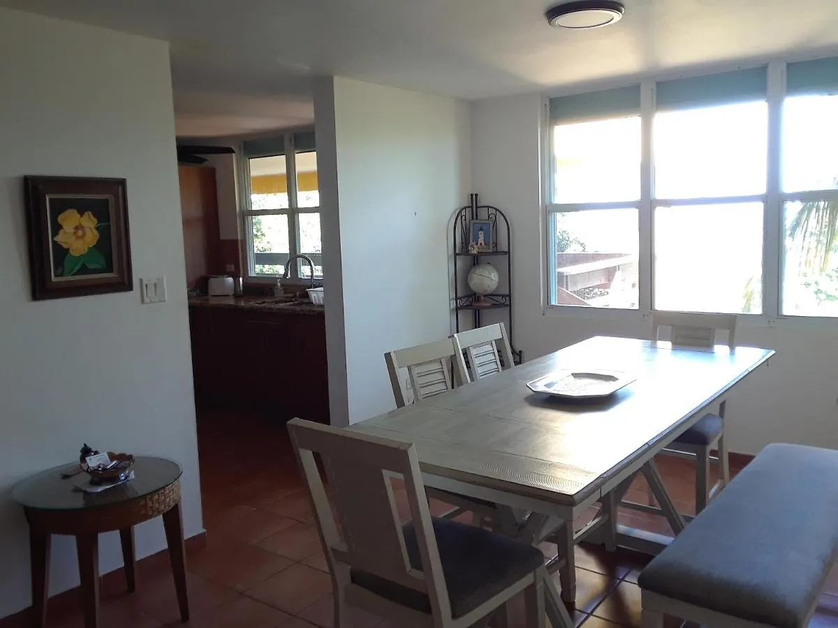 The Yellow House: Fully Equipped, Spectacular Beach View Villa Manati Holiday home